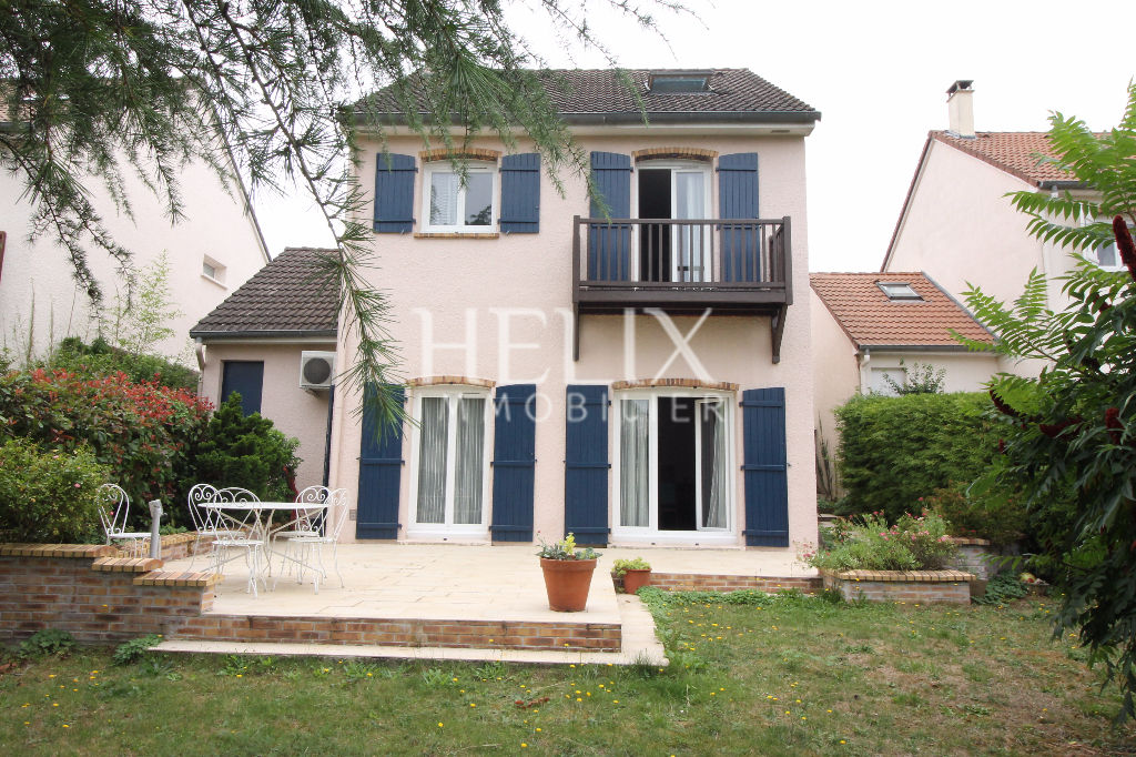 A vendre à Fourqueux : maison 5 chambres à deux pas du Lycée International de Saint Germain en Laye