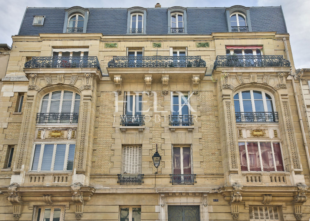 Saint-Germain-en Laye grand appartement 111,80 M² dans un bel immeuble en pierre de taille, proche du Château et du RER A.