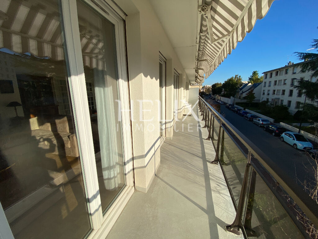 Appartement 5 pièces, calme, balcon, parking à Saint Germain En Laye .