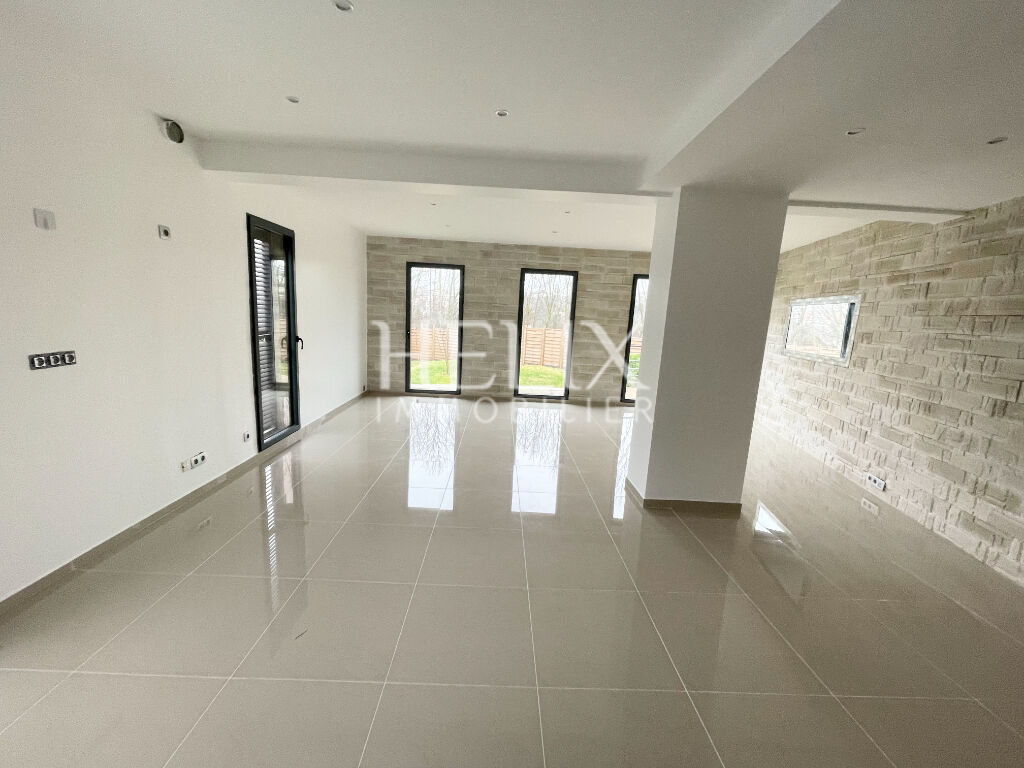 Une jolie maison de 5 chambres à Saint Germain en Laye dans un quartier à 15 minutes du centre ville et des commerces.