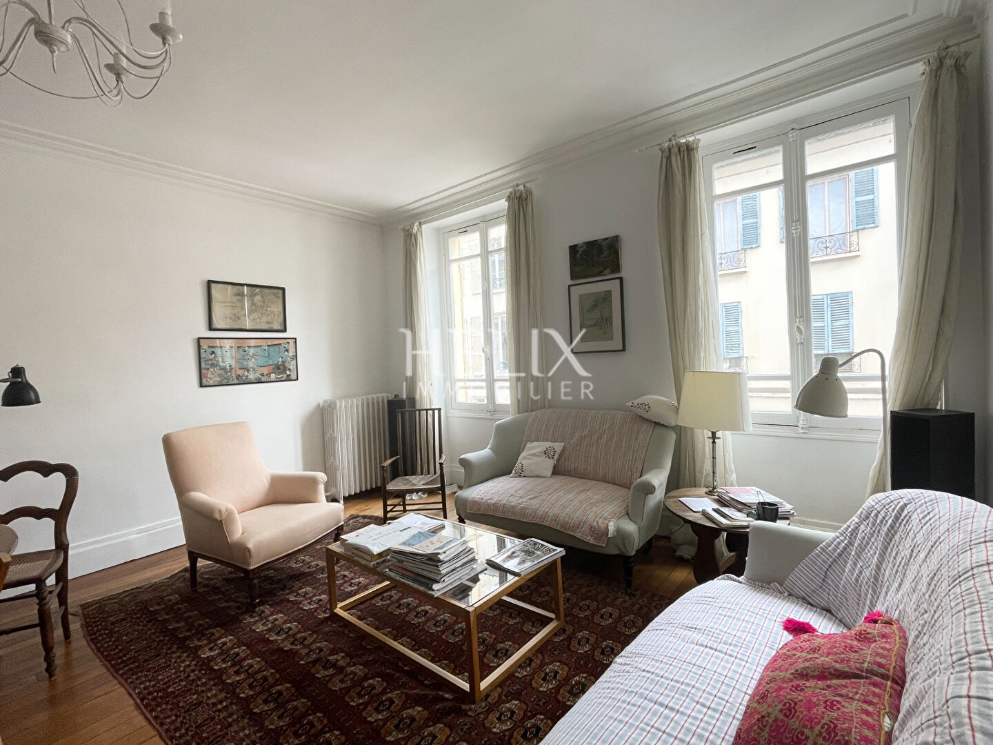 A louer un bel appartement très bien agencé d'une surface de 83 M2 dans le centre ville de Saint-Germain-en Laye.