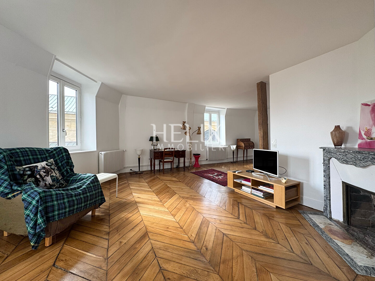 Face au Château de Saint Germain en Laye avec une vue magnifique sur paris un appartement ancien avec du charme