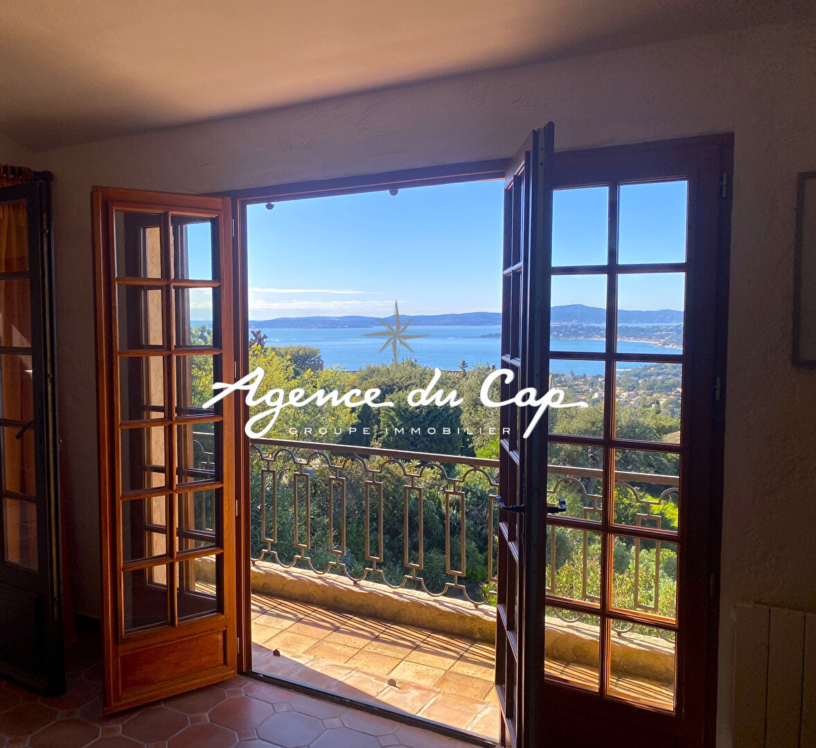 PROVENCAL VILLA OF 124sqm 5 ROOMS WITH PANORAMIC SEA VIEW IN LES ISSAMBRES