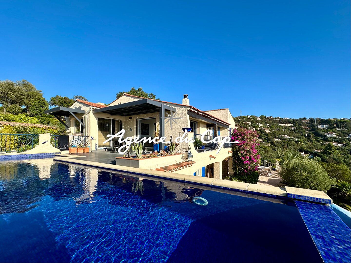 173sqm 5-ROOM VILLA INCLUDING 4 BEDROOMS, WITH POOL AND GARAGE, SEA VIEW IN AUX ISSAMBRES